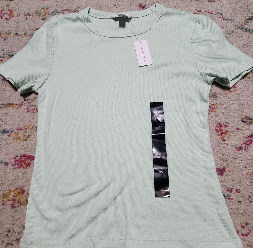 💘 Banana Republic nwt Blue Baby Tee
